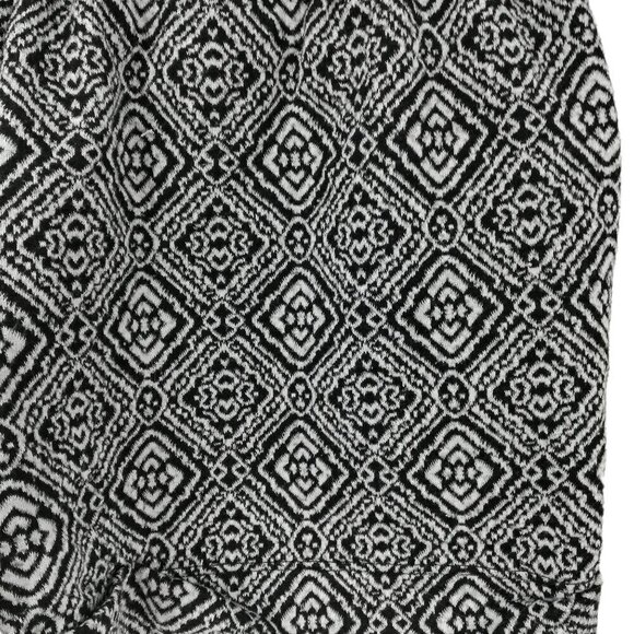 Maurices Pull On Shorts Size S Ethnic Pockets Geometric Cuffed Hem Stretch - Picture 7 of 9